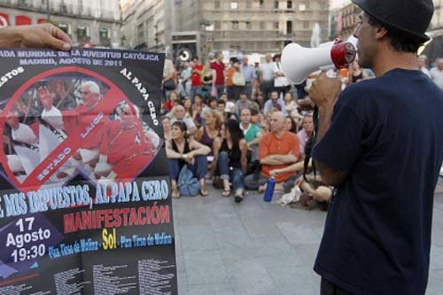 El 15-M "deja" decidir a cada uno sobre la marcha 'antipapa'