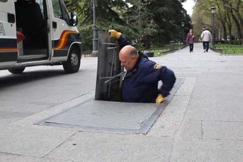 Un viaje con la delegada del Gobierno al alcantarillado