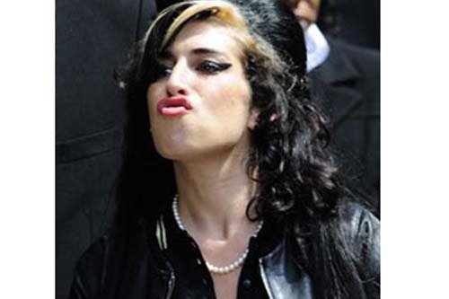 Amy Winehouse cancela conciertos en Europa