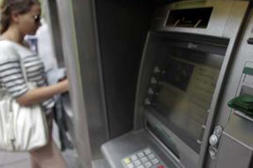 Menos préstamos, pero más comisiones bancarias