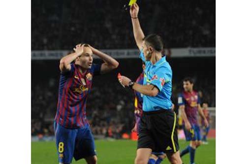 El Barça abre el debate arbitral antes de la Copa