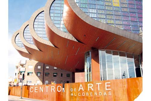 Parking y mediateca en el centro de arte
