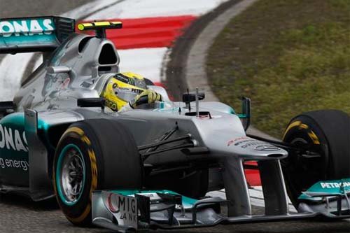 Nico Rosberg resucita a Mercedes en China
