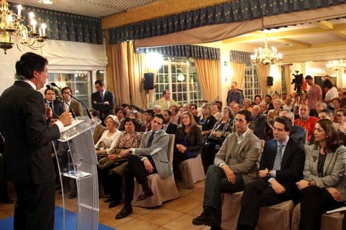 Ignacio González, con simpatizantes de Fuencarral-El Pardo