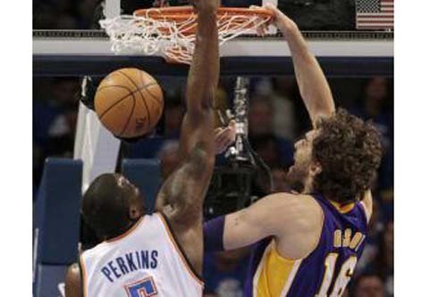 Los Lakers caen ante los Thunder de Ibaka