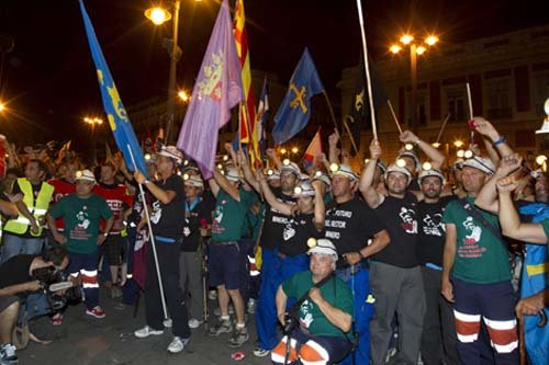 Miles de personas se unen a la "Marcha Negra" en su llegada
