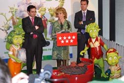 Esperanza Aguirre visita a los creadores de Planet 51