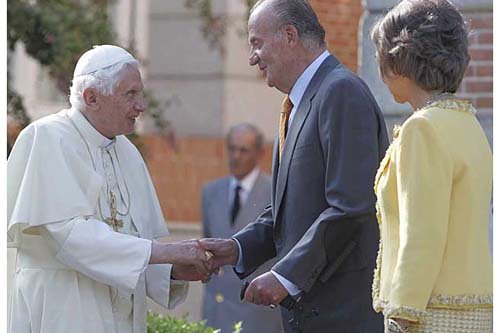El Papa inicia su segunda jornada en Madrid con los Reyes