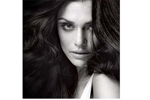 Prohíben un anuncio que borra las arrugas de Rachel Weisz