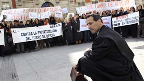La huelga de abogados bloquea en Madrid causas de violencia
