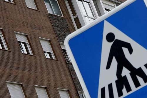 Una niña de 3 años, muy grave, tras caer desde un quinto