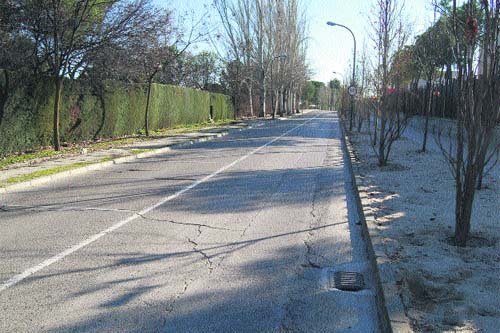 Por fin abren al público la acera de Camino Viejo