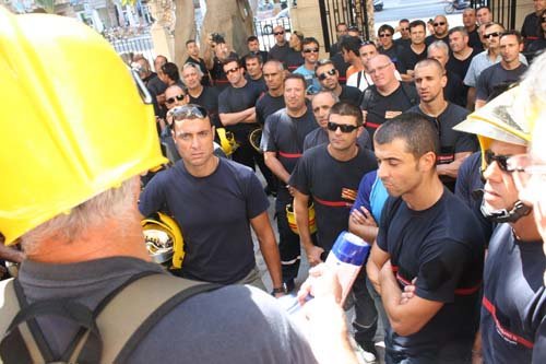 Los bomberos quieren demostrar que su protesta fue pacífica