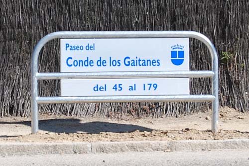 Las vías de La Moraleja tienen nuevos letreros