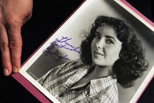 Subastan 600 objetos de las grandes estrellas del Hollywood