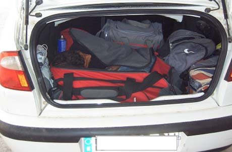 El inmigrante que cruzó la frontera en una bolsa de deportes
