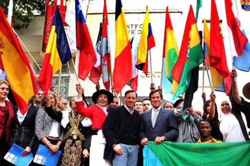 Desfile de países para celebrar el Día de la Hispanidad