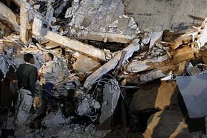 Un misil destruye parte de la residencia de Gadafi