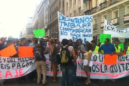 Unos 200 chatarreros se manifiestan contra la ley de residuo