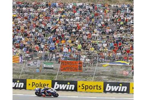 Casey Stoner sale primero en el circuito de Jerez