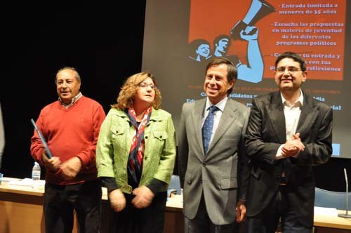 En sus puestos, porque arranca la campaña electoral