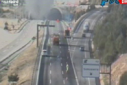 Arde un camión en el túnel de Somosierra
