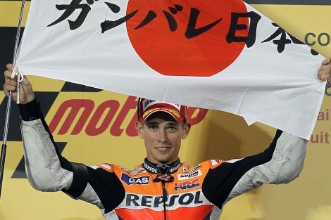 Stoner vence, con Lorenzo segundo y Pedrosa tercero