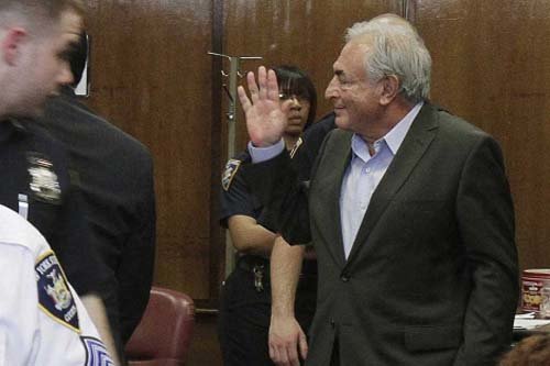 Strauss-Kahn será procesado pero podrá salir bajo fianza
