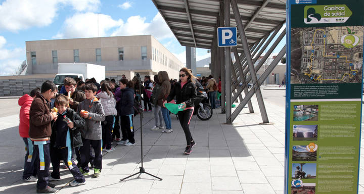 Imagen de el grupo de escolares antes de tomar la salida