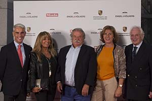 De izqda a drcha;, Santiago Castañera, Managing Partner de Engel Volkers, Concha Díaz Valdés. Directora de Publicidad y Marketing de La Tribuna, Tomás Díaz Valdés, Director de La Tribuna, Mariela Gallán, vecina del distrito y Peter Lewin, Promotor de Golf Park