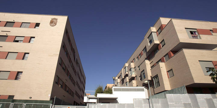 Imagen de la fachada de las Viviendas de la Avenida  Miguel de Cervantes, 19