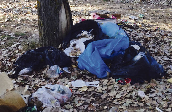 Recogen la Basura de la Caldereta