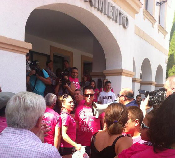 Ortega Cano encabeza una manifestación a favor de los toros