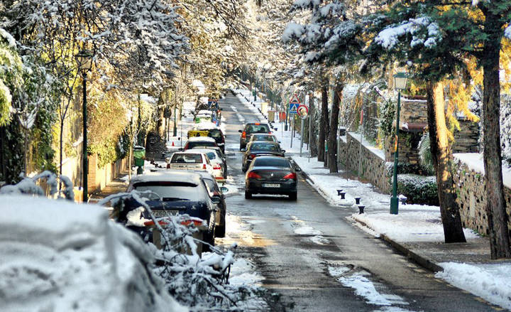 Caen los primeros copos de nieve en la ciudad