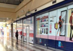 El Centro Comercial La Vega tiene un setenta por ciento de sus locales Vacíos     
