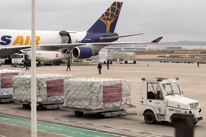 Llega a Zaragoza el avión de China con material sanitario para la Comunitat