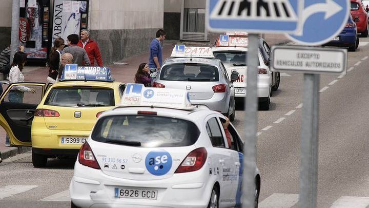 Las autoescuelas de la Comunidad de Madrid reabren con cambios 