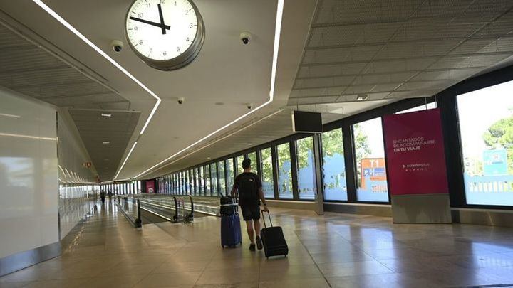 PP, Cs y Vox piden más medidas de prevención en Barajas