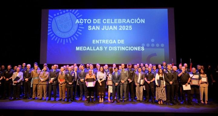 Sanse homenajea a sus agentes de seguridad en un emotivo acto