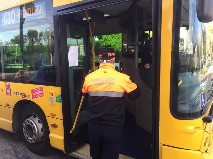 Nuevo reparto de mascarillas en los transportes públicos de Alcobendas