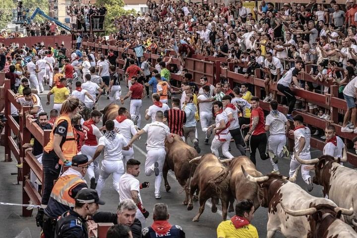 Alfredo González gana el primer premio en el Concurso Fotográfico de los Encierros 2025