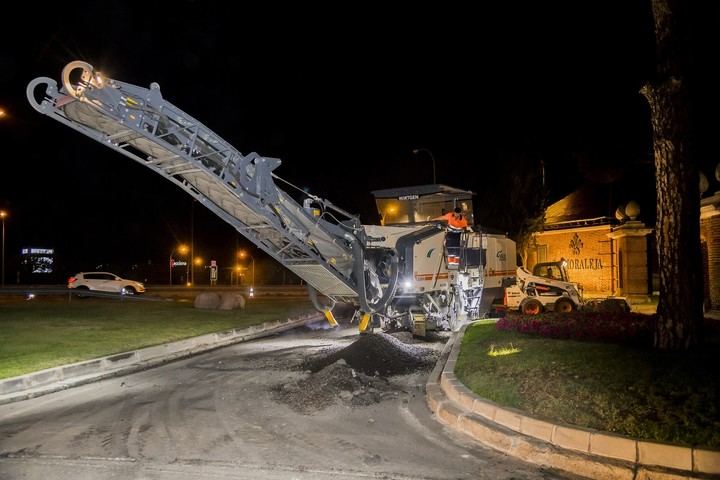 Mejorado el asfalto del acceso a La Plaza de La Moraleja