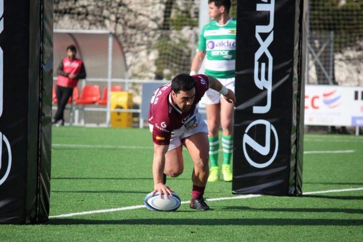 Foto realizada por el Lexus Alcobendas Rugby correspondiente a su partido frente al Independiente y donde se ve al jugador Alvaro Oliver consiguiendo un ensayo. 