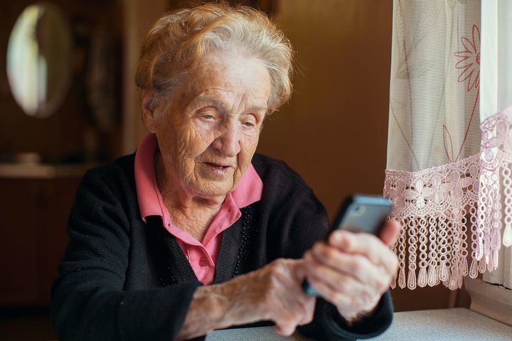 En marcha el Programa de Acompañamiento Telefónico para los mayores en situaciones de soledad
