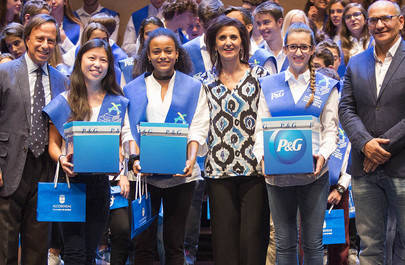 FUNDAL entrega sus becas a jóvenes deportistas