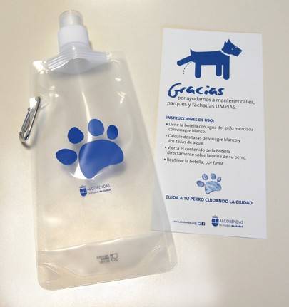 Botellas de plástico para acabar con los malos olores de los orines de los perros