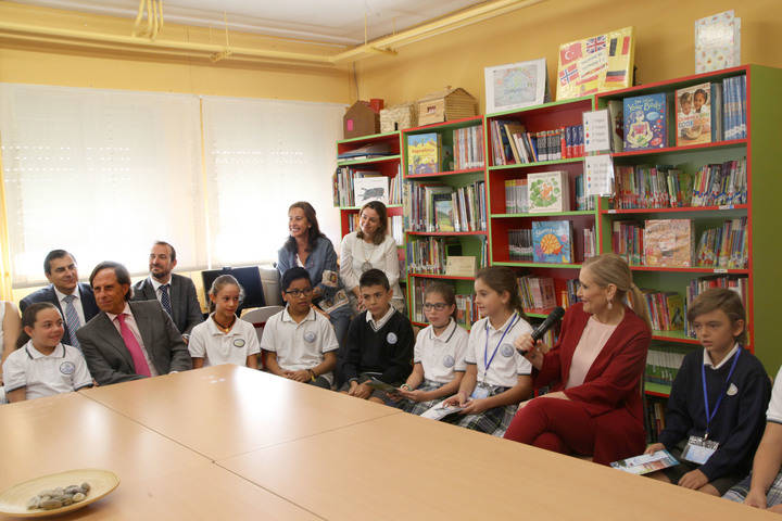 Cifuentes inaugura el nuevo curso escolar en Alcobendas