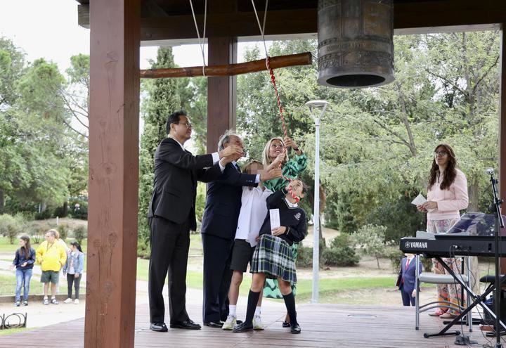 Vuelve a sonar la campana de la Paz en Alcobendas