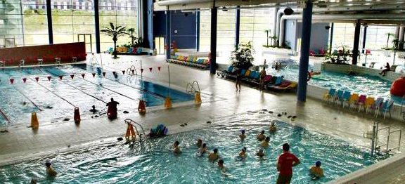 Imagen de las piscinas que miles de usuarios utilizan en la  ciudad deportiva Valdelasfuentes de Alcobendas