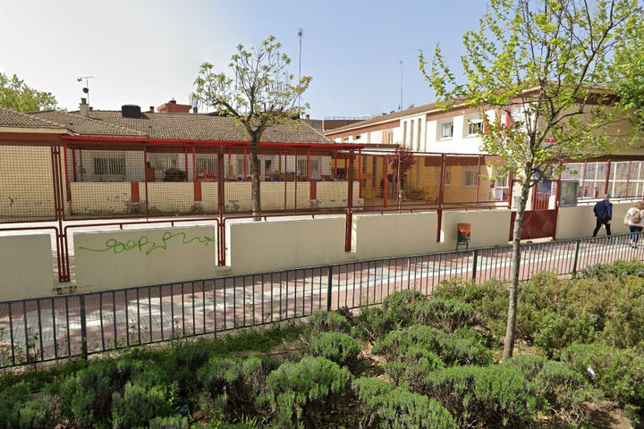 Las obras de la cubierta fotovoltaica para las pistas deportivas del colegio Príncipe Felipe ya están en marcha